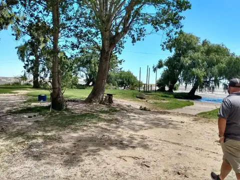 Acceso A Playa Municipal Y Rio