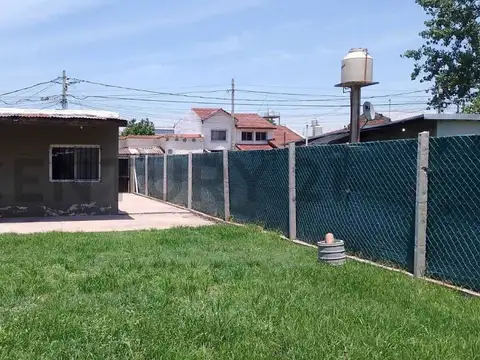 CASA 3 AMBIENTES BENAVIDEZ VENTA CON PATIO Y JARDIN  Zona industrial