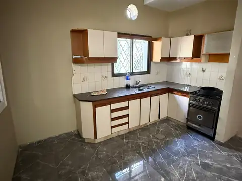 Hermosa Casa En Temperley – Gran Lote De 10x40 – 3 Dormitorios Y Gran Fondo