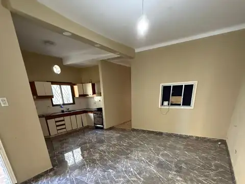 Hermosa Casa En Temperley – Gran Lote De 10x40 – 3 Dormitorios Y Gran Fondo