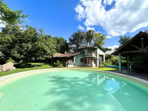 Casa en Venta con 8 cocheras