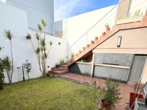 Depto Tipo Casa en Venta con 1 cocheras