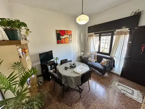Casa 4 ambientes con 1 baño
