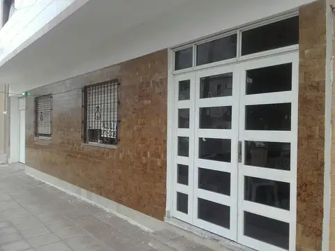 Departamento 3 ambientes chicos SOBRE AVENIDA !!