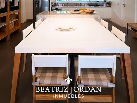 Casa 9 ambientes con 7 baños