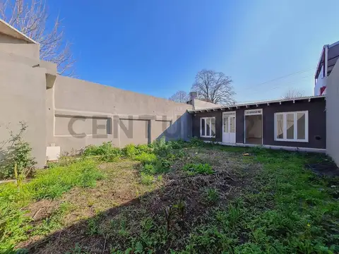 casa en venta 2 dormitorios parque y garage La Plata