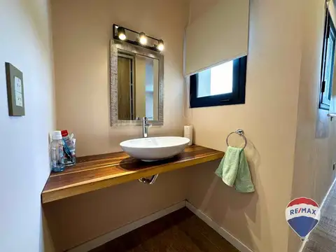 Casa 5 ambientes con 3 baños