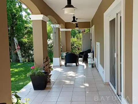 Casa 5 ambientes con 3 baños