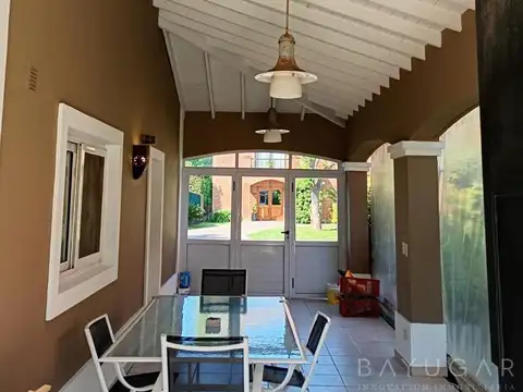 Casa en Venta con 6 cocheras