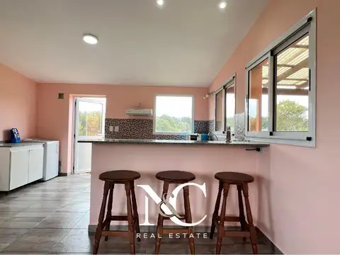 Casa 4 ambientes con 2 baños