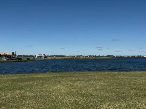 Lote/terreno al lago en venta en Barrio Amarras, Puertos del Lago