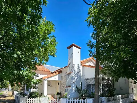 VENTA CASA 216M2 DE 3 DORMITORIOS APTA CREDITO