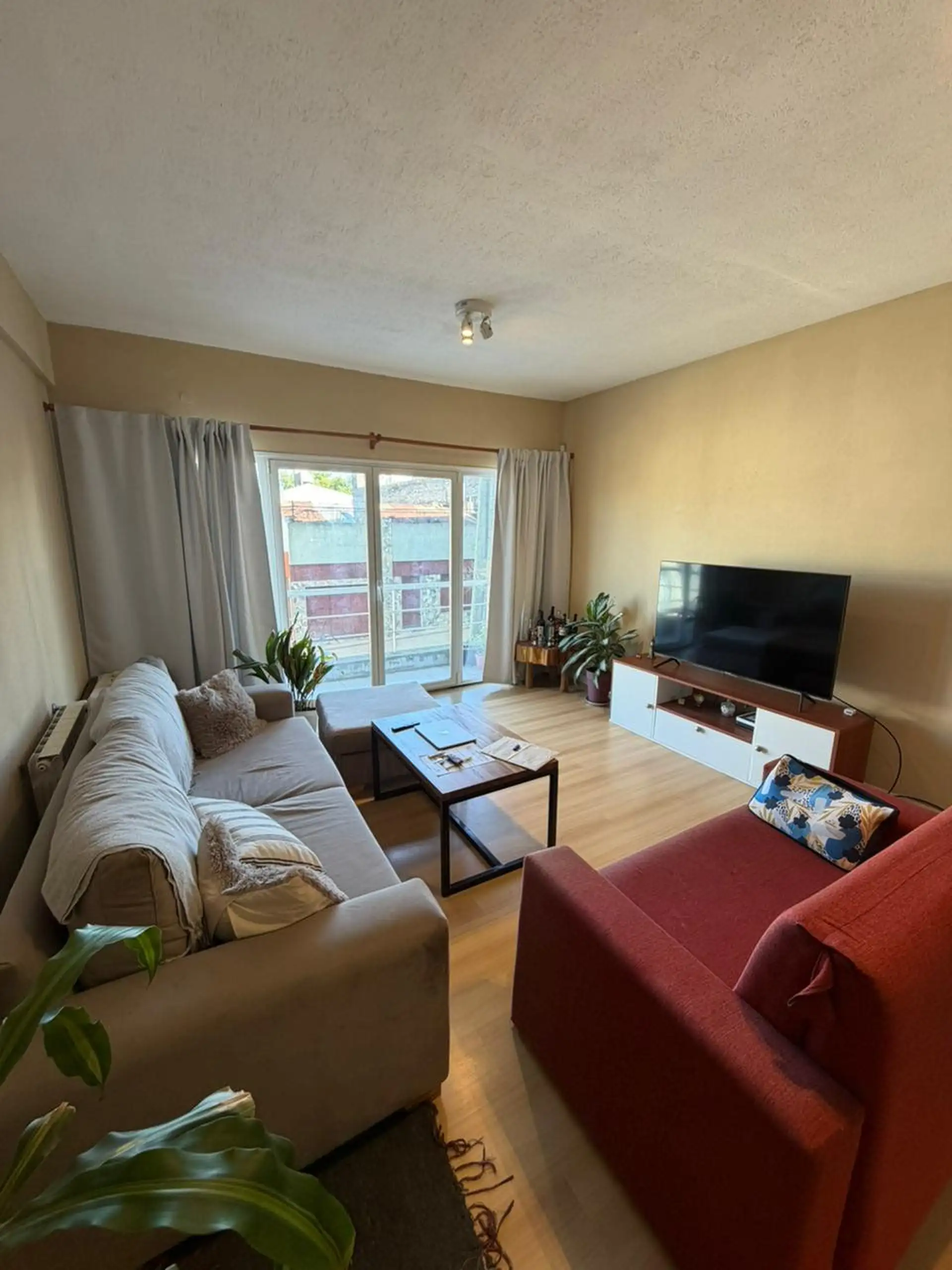 Depto 2 dorm 75m² con balcón a la calle y baño con hidromasaje — 1° piso
