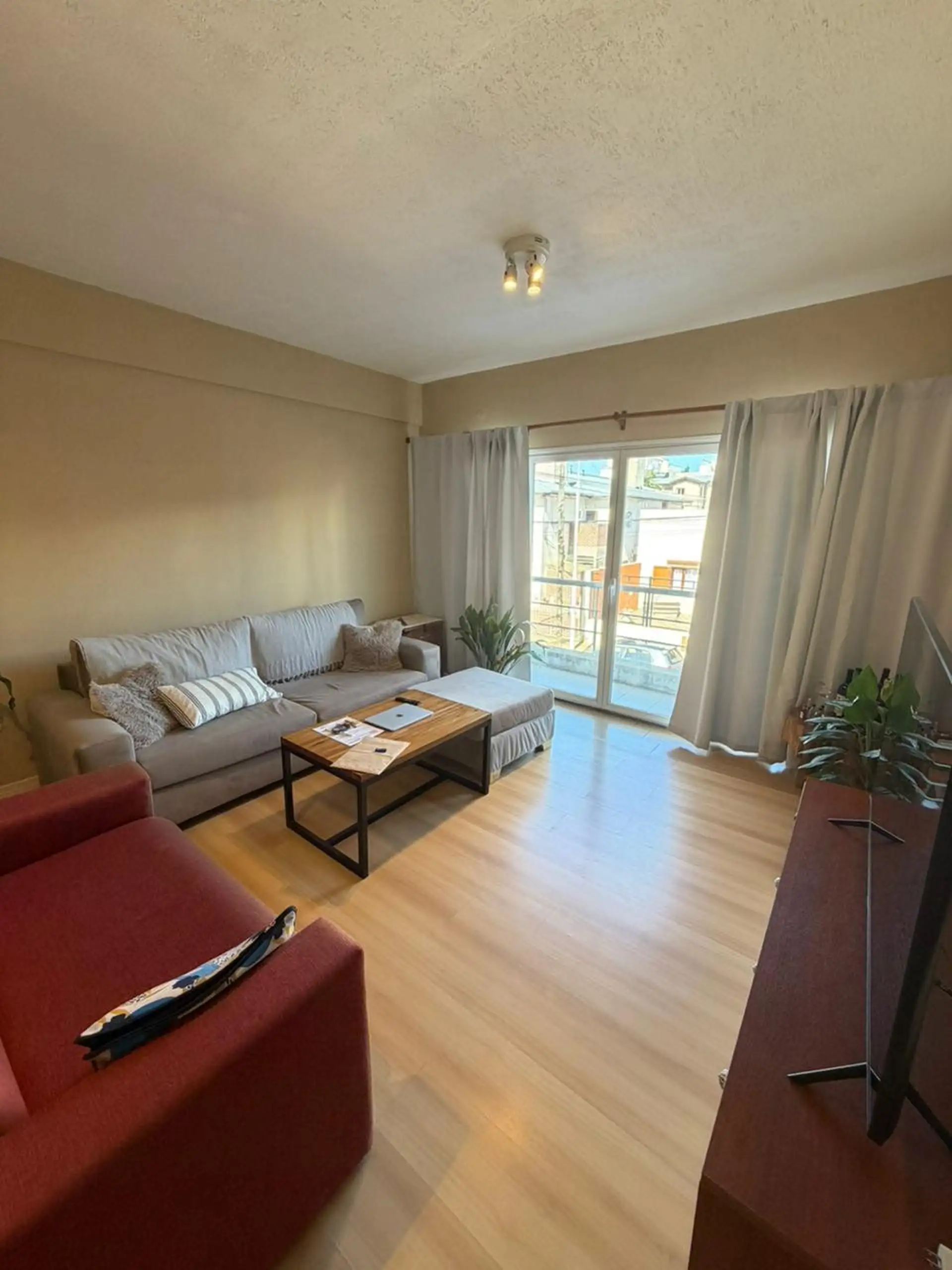 Depto 2 dorm 75m² con balcón a la calle y baño con hidromasaje — 1° piso