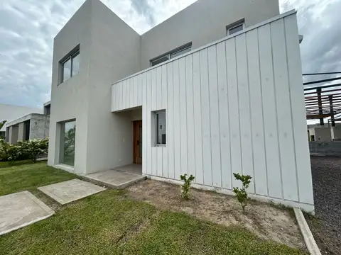 VENTA Casa en Los Carpinchos, Nordelta. 4 Dormitorios y pileta!
