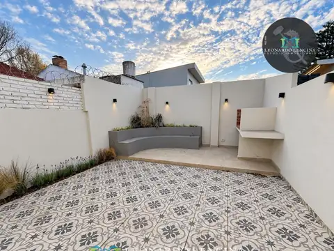 Depto Tipo Casa en Venta con 2 cocheras