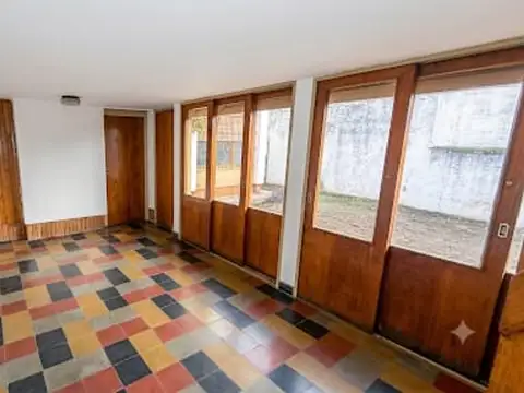 Casa 5 ambientes con 2 baños