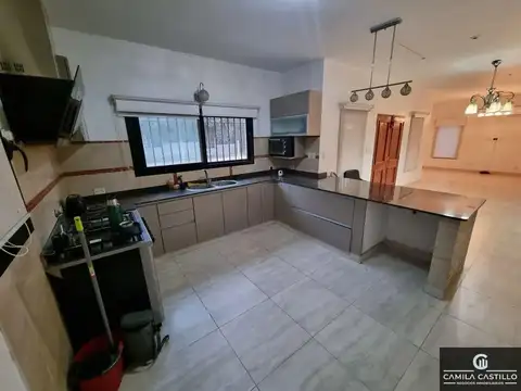 Casa en venta c/ cochera en Luján