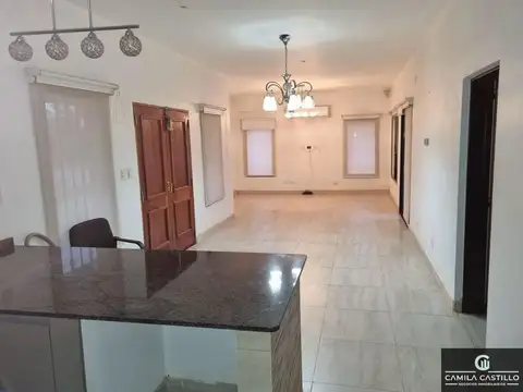 Casa 4 ambientes con 2 baños