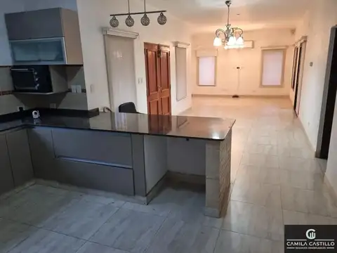 Casa en Venta con 4 cocheras