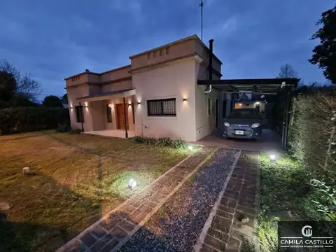 Casa en venta c/ cochera en Luján