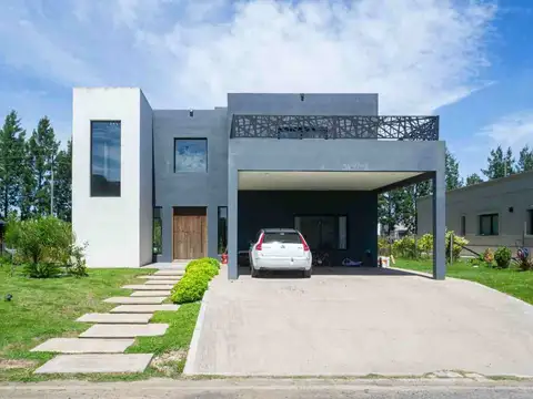 CASA EN VENTA CRUZ DEL SUR 5 AMBIENTES CON PILETA 