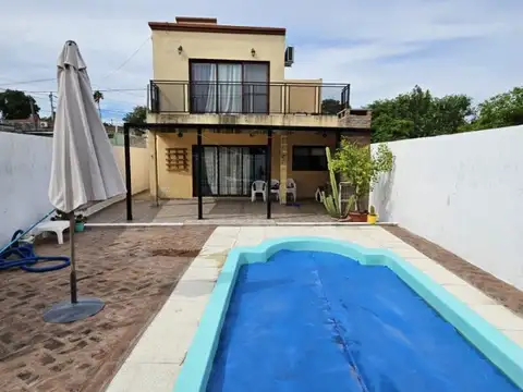 Casa 6 ambientes con 2 baños