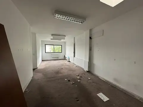 Oficina en Alquiler con 15 cocheras