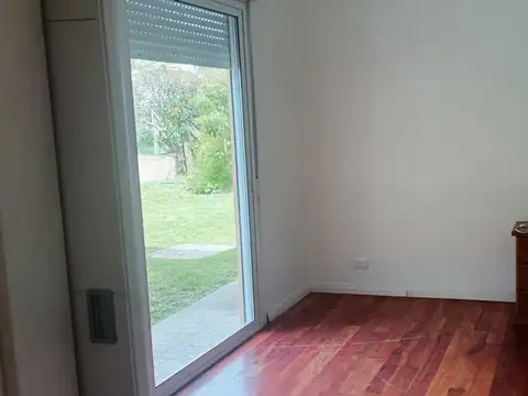 Casa en venta c/ cochera en Helguera