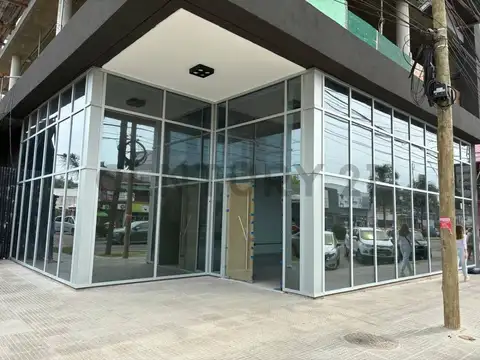 ALQUILER LOCAL COMERCIAL EN EDIFICIO DE OFICINAS PREMIUN EN ZONA NORTE