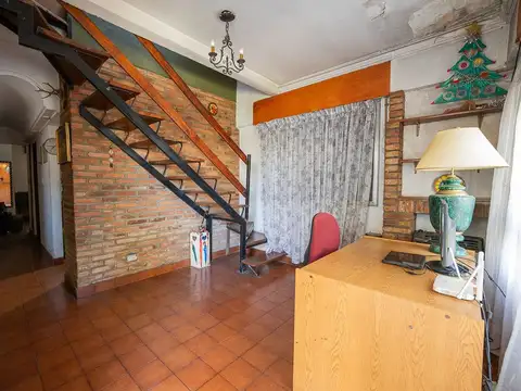 Casa 5 ambientes con 2 baños