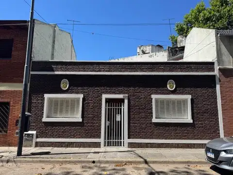 Casa en venta, 3 ambientes con patio, lote propio, en Villa Devoto