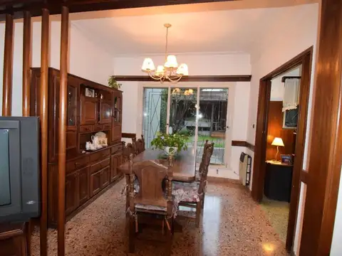 Casa 5 ambientes con 2 baños