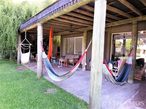 Casa 5 ambientes con 3 baños