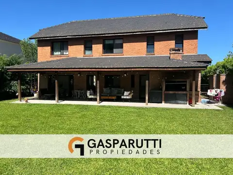 Casa en Venta con 4 cocheras