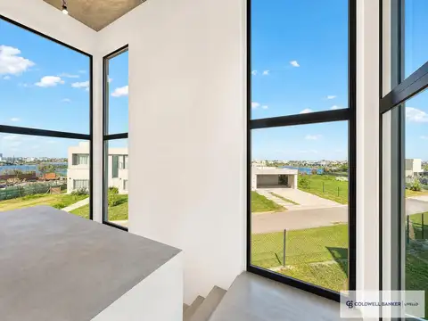 Casa 4 ambientes con 3 baños