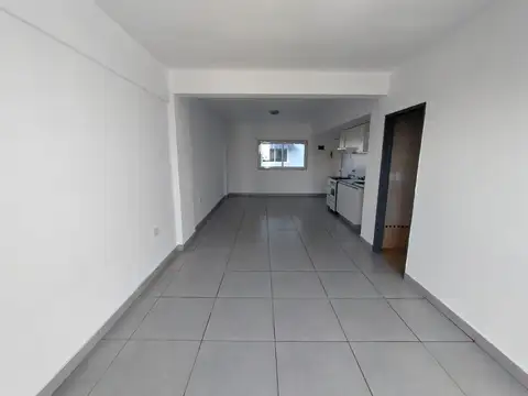 Monoambiente con cochera y balcón – Floresta