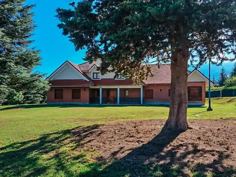 Casa en Venta con 5 cocheras