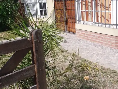 Casa 3 ambientes con 1 baño
