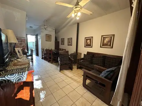 Casa 4 ambientes con 2 baños