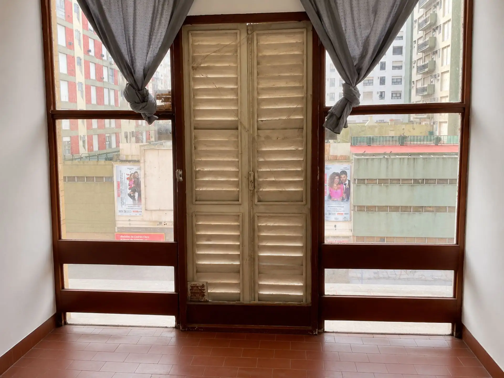 Venta monoambiente al frente con balcón