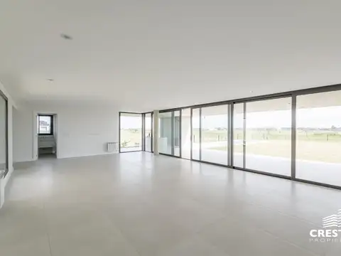 Casa 8 ambientes con 4 baños