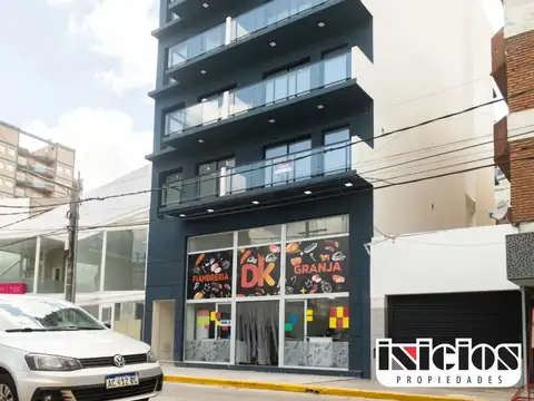 Hermoso Local sobre Peatonal - C960