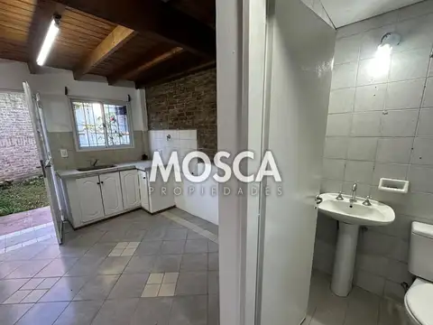 ALQUILO DUPLEX EN MORENO CENTRO
