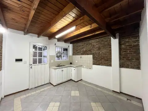 ALQUILO DUPLEX EN MORENO CENTRO