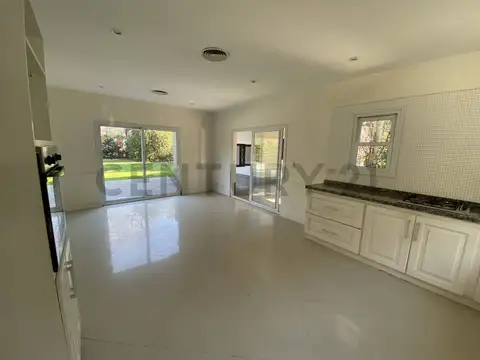 Casa en Venta en Solar Del Bosque, USD 290.000