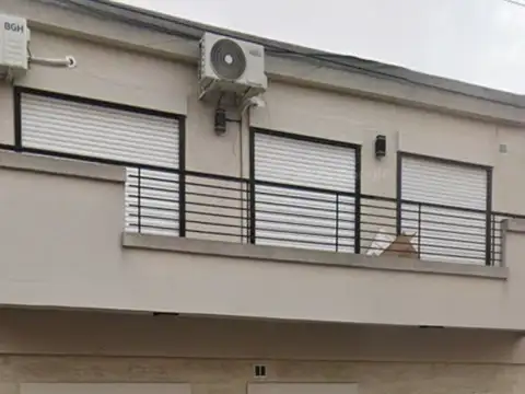 DEPARTAMENTO DE 2 AMBIENTES CON BALCON, BAJAS EXPENSAS.