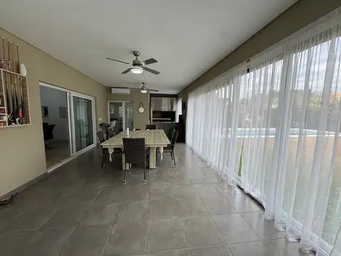 Casa 4 ambientes con 4 baños