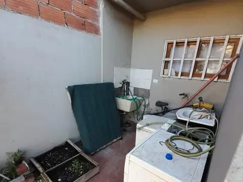 5 VENTA CASA 5 AMBIENTES, PERMUTA O FINANCIA.