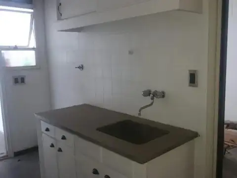Venta de Piso Único 5 Ambientes en Balvanera